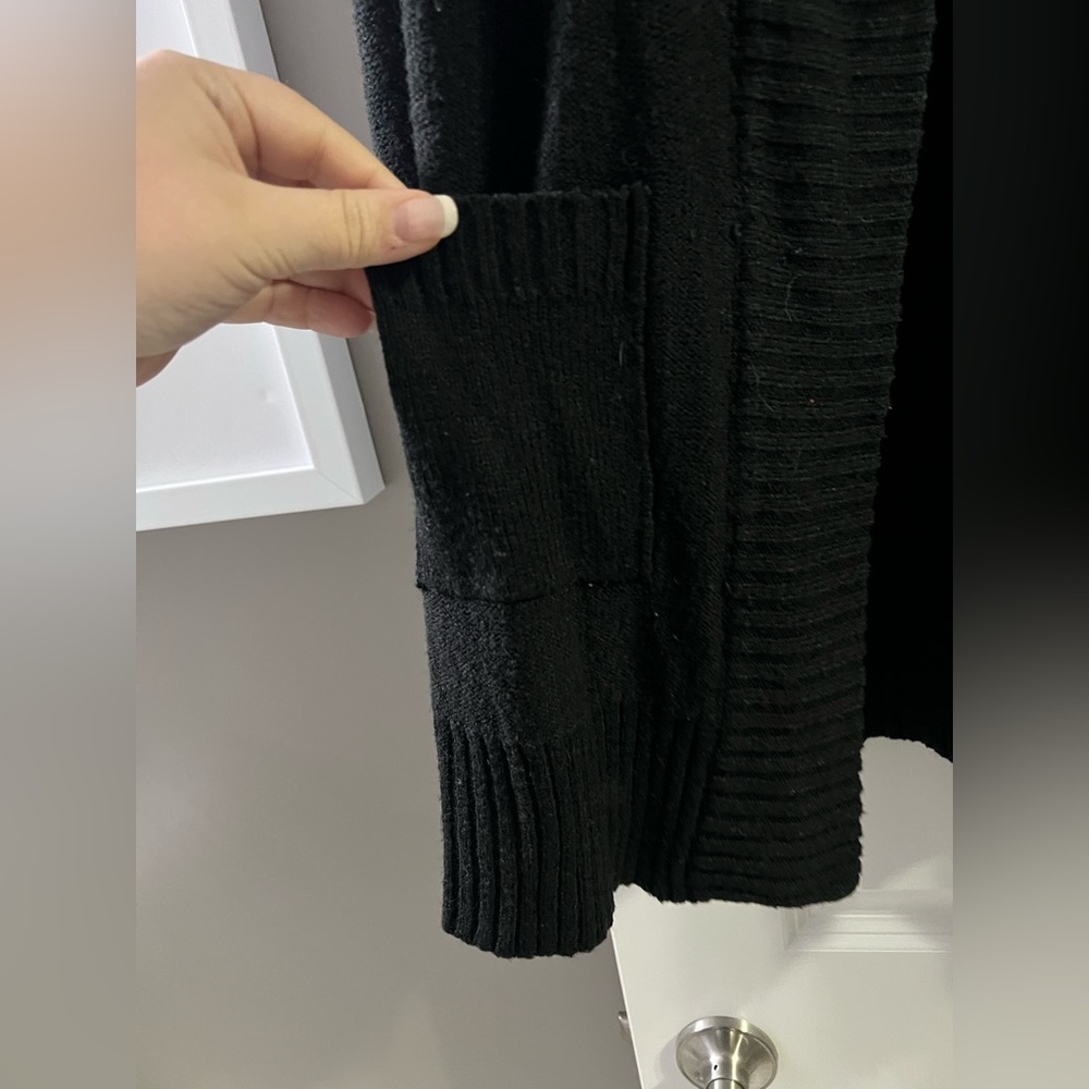 Lightly Worn! Women’s Fashion Nova Black Open-Front Cardigan Sweater - Picture 4 of 6